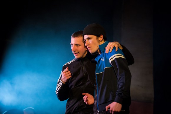 Jamie-Rose-and-Curtis-John-Kemlo-in-Othello-by-NYT-in-association-with-Frantic-Assembly-at-the-Ambassadors-Theatre-CREDIT-Helen-Murray