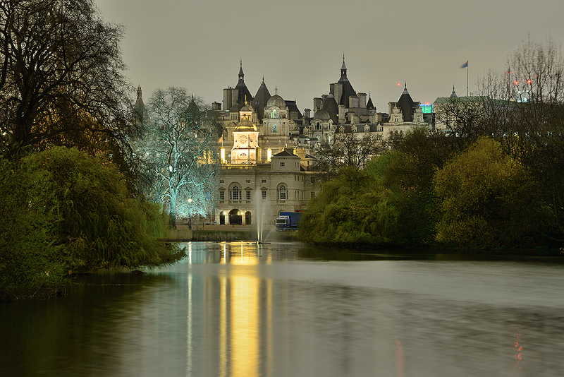 896-horse-guards-building-from-st-jamess-park-in-london